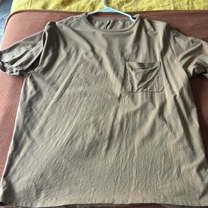 Lululemon front pocket t shirt